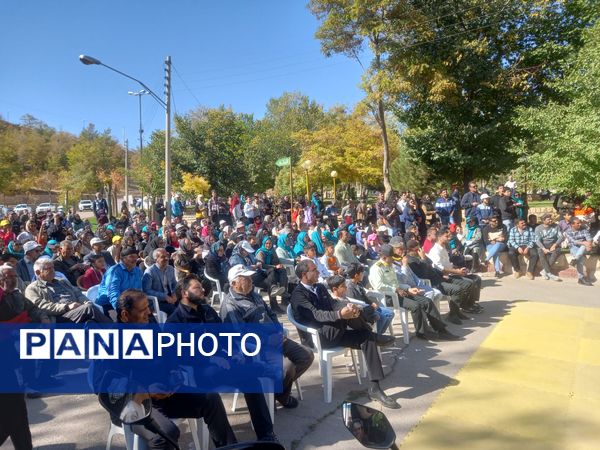 همایش پیاده‌روی خانوادگی در منطقه گردشگری سیاسرد بروجن