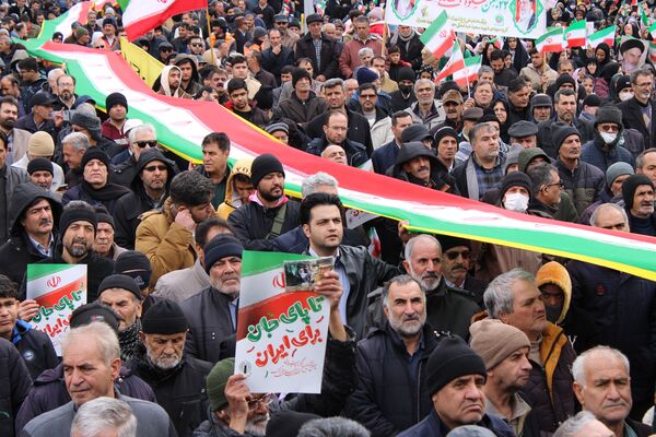 حماسه حضور مردم قروه در راهپیمایی ۲۲ بهمن؛ تجلی وحدت و وفاداری به انقلاب