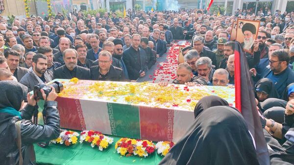 شکوه حضور فرهنگیان مناطق تهران در تشییع شهید گمنام