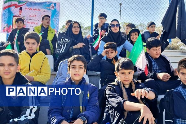 استادیوم ورزشی شهدای شهرستان قدس میزبان پرشورترین مراسم روز دانش‌آموز 