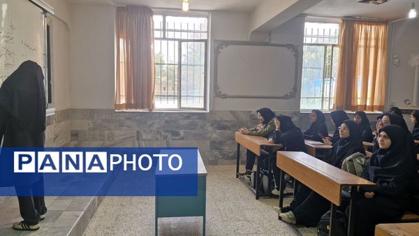 کلاس‌های پیش نیاز سال تحصیلی در مدرسه شاهد تقوا پیشگان 