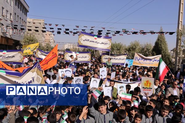 حضور پرشور دانش‌آموزان و مسئولین در راهپیمایی ۱۳ آبان در ناحیه یک بهارستان