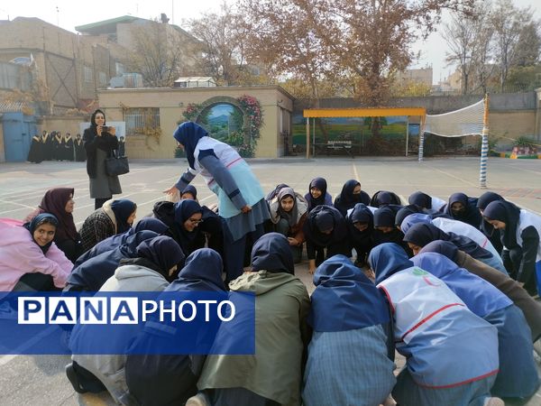 مانور سراسری زلزله در دبیرستان دخترانه شاهد شیرودی 