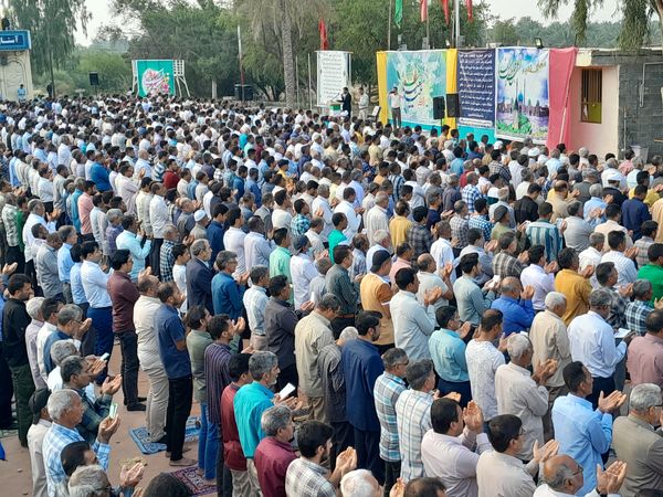 بندرعباسی‌ها توفیق یک ماه عبادت را در نماز عید فطر به شکرانه نشستند