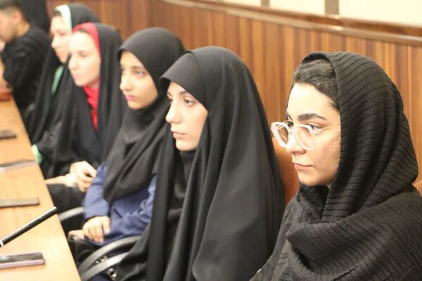 تجلیل از دانش‌آموز خبرنگاران پانا ناحیه یک شهرری به مناسبت روز خبرنگار