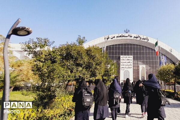 بازدید دانش آموزان شهید وجدانی پاک چهاردانگه از پارک ملی هوافضا