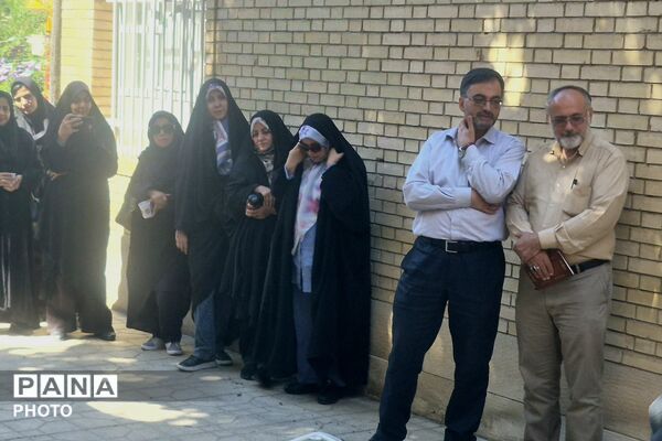 مربیان پیشتاز منطقه ۵ تهران، اصول تخصصی برپایی چادرهای امدادی هلال‌احمر را فرا گرفتند