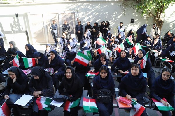 نواختن زنگ آغاز سال تحصیلی با حضور وزیر دادگستری 