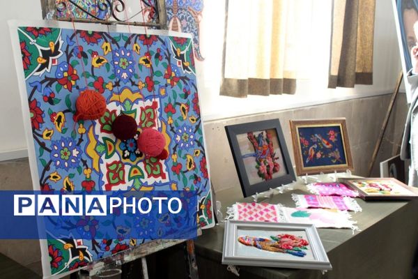 نمایشگاه هنرجویان هنرستان حافظ به‌مناسبت ایام دهه فجر