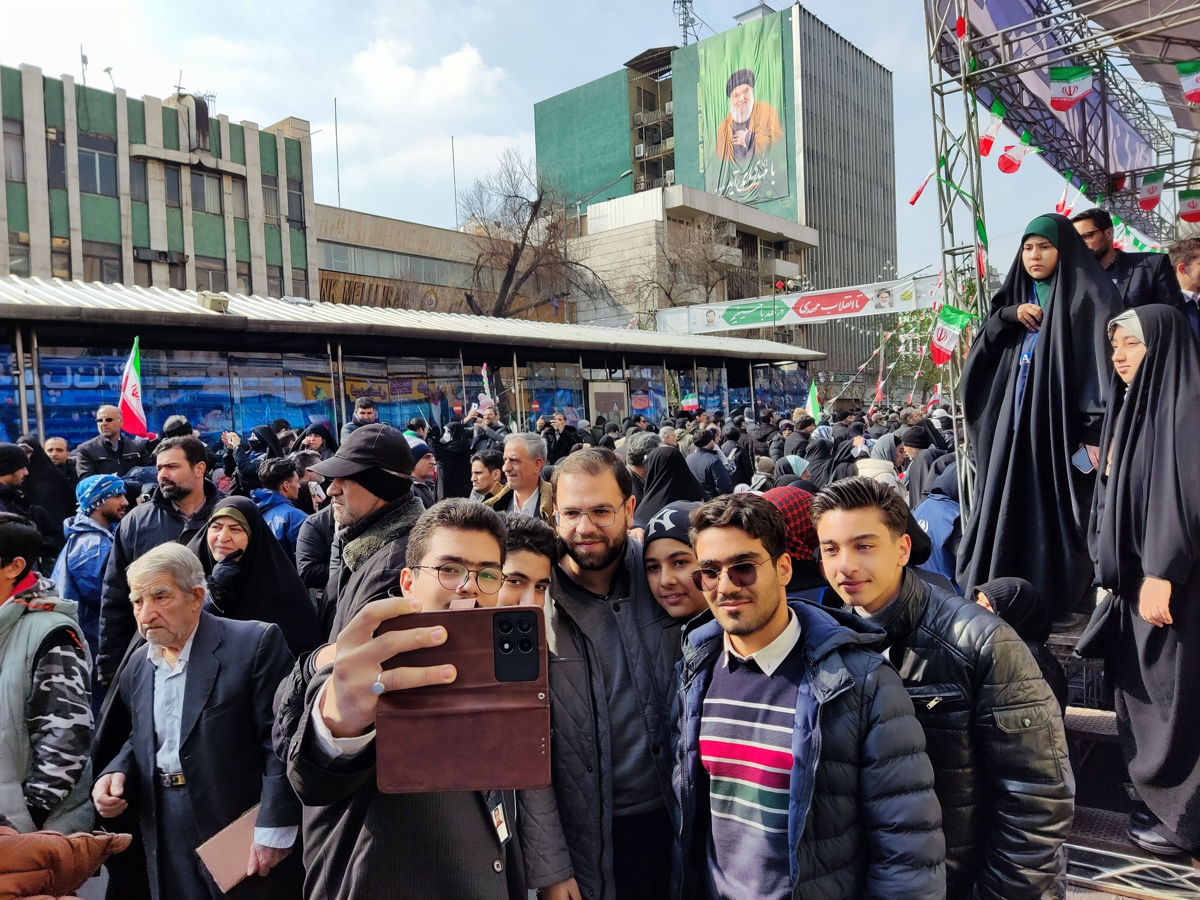 حضور پرشور نوجوانان در راهپیمایی ۲۲ بهمن نشانه‌ای از پایبندی به آرمان‌های انقلاب است