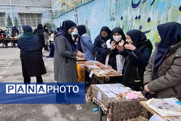 برگزاری بازارچه اقتصادی در دبیرستان شاهد تکتم