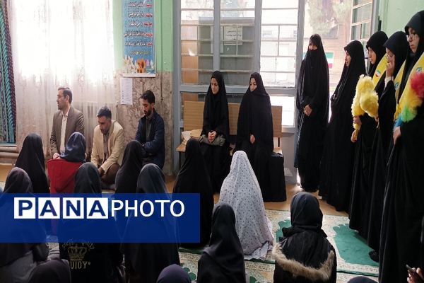 تقدیر از دانش‌آموزی که گوشواره‌اش را در طرح مشق همدلی اهدا کرد