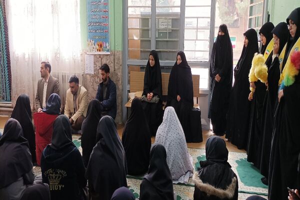 تقدیر از دانش‌آموزی که گوشواره‌اش را در طرح مشق همدلی اهدا کرد
