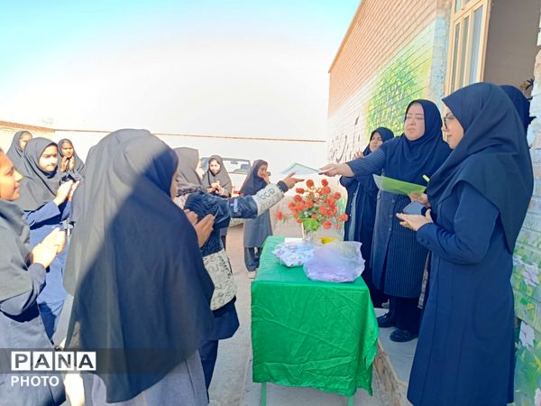 تجلیل از شاگردان برتر مدرسه گلشاد خلیل آباد