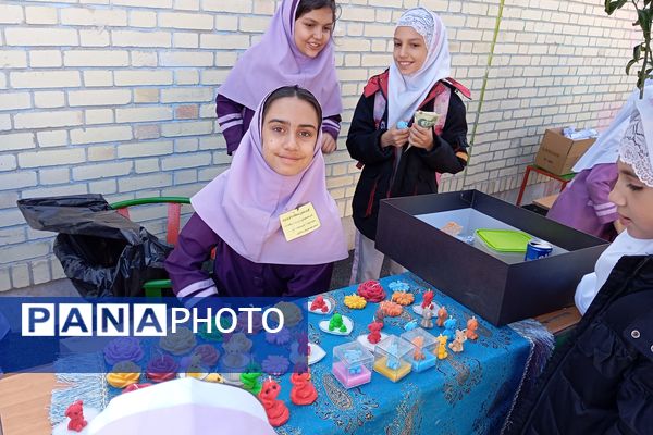 بازارچه دانش‌آموزی در دبستان شاهد شهید محمدرضا کشاورز 