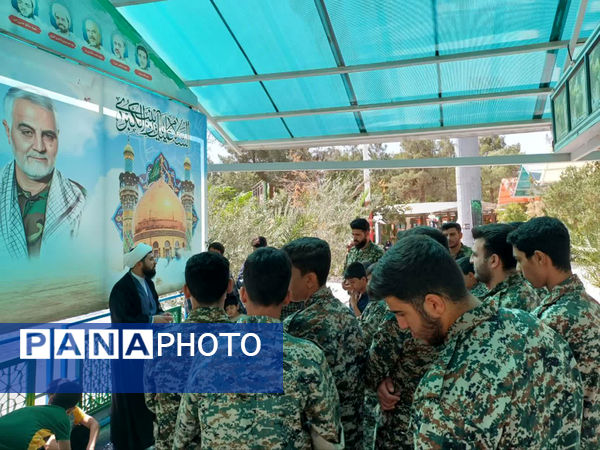 ‌حضور نوجوانان روستای مومن‌آباد قم در محفل روایتگری شهدا