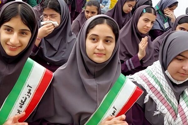 زنگ انقلاب در مدرسه پروین اعتصامی املش طنین انداز شد