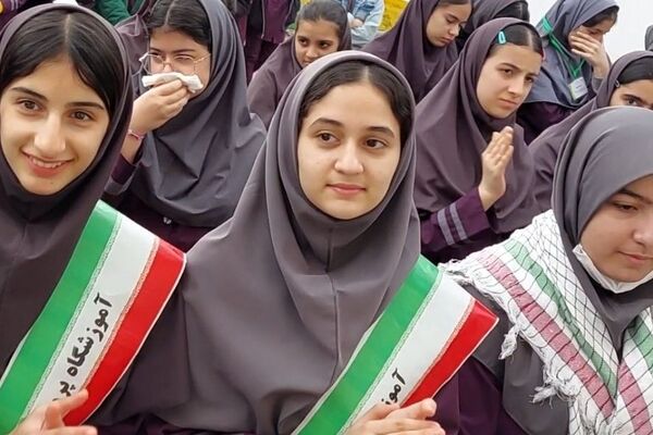 زنگ انقلاب در مدرسه پروین اعتصامی املش طنین انداز شد