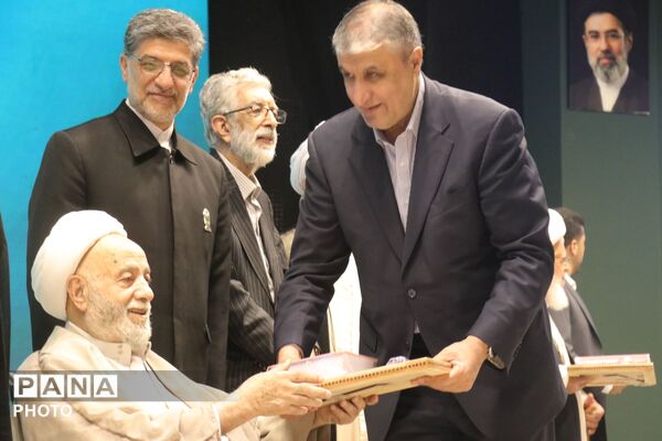 سی و سومین اجلاس سراسری نماز در حرم مطهر رضوی -1