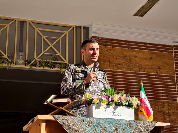 آئین نواختن زنگ مهر در دبیرستان دخترانه فرهنگ ۱۳ 
