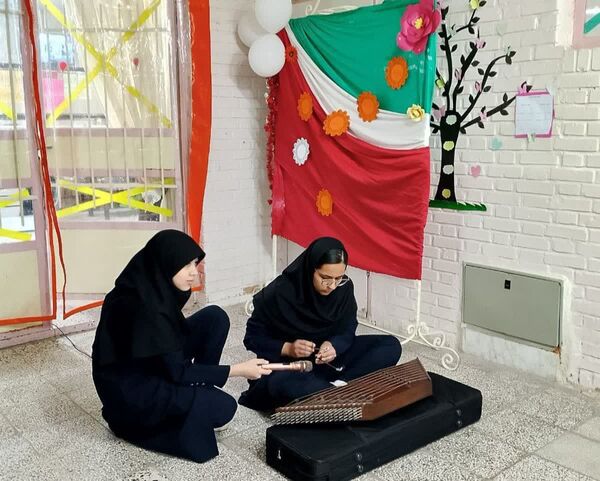 جشنواره فجر در دبیرستان نمونه دانش کاشمر