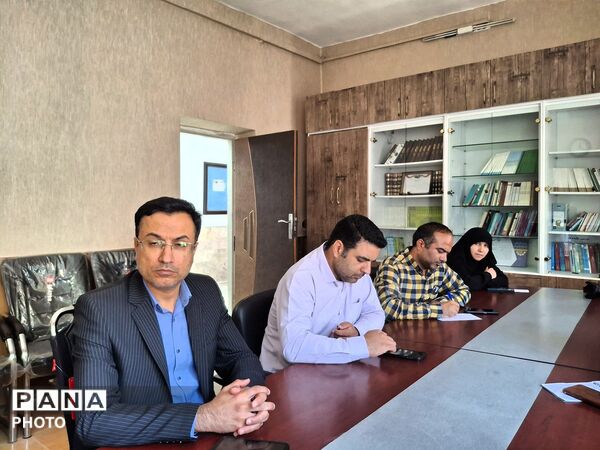 جلسه کارگروه کمیته مناسبت‌ها با محوریت هفته دفاع مقدس در مدارس تبادکان