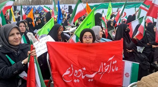 پرچم اقتدار ایران بر فراز بلوار جمهوری البرز به اهتزاز درآمد