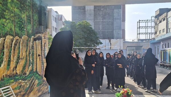 اولین مراسم صبحگاهی در دبیرستان فیاض کاشمر