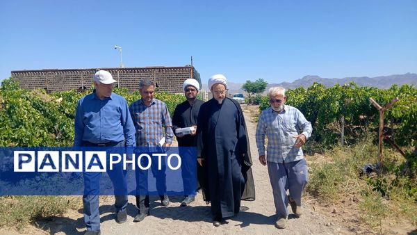 بازدید امام جمعه و رییس اداره کمیته امداد شهرستان خلیل‌آباد از کشاورزان 