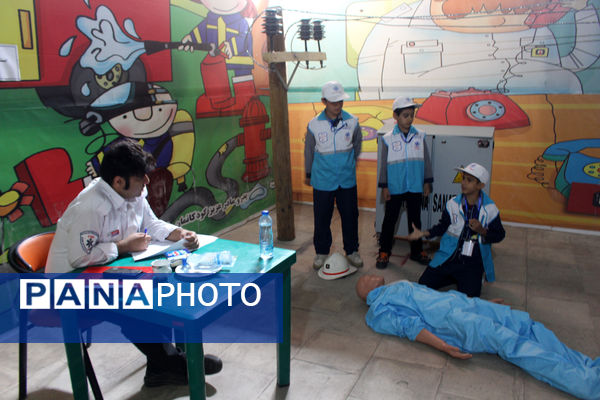 رقابت گروه‌های منتخب مدارس پسرانه استان قم در نخستین جشنواره سفیران سلامت 