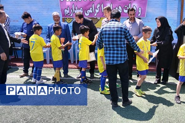 مسابقات مینی فوتبال دانش‌آموزان دوره اول ودوم ابتدایی در بهارستان‌۲