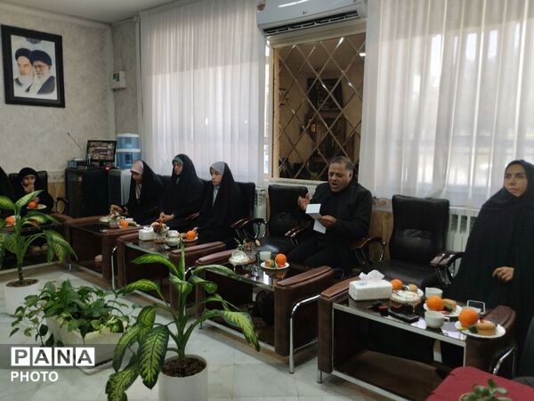 مراسم تجلیل از خانواده شهدا در دبستان شاهد شهید ناصری