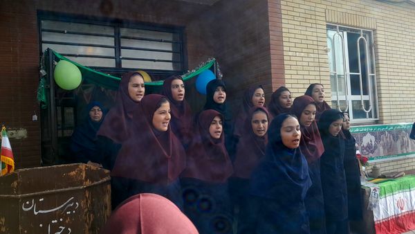 برگزاری‌ مراسم‌‌ روز اول‌ مدارس‌ و هفته‌ دفاع‌مقدس‌ در دبیرستان‌  مخدره‌ مرآتی