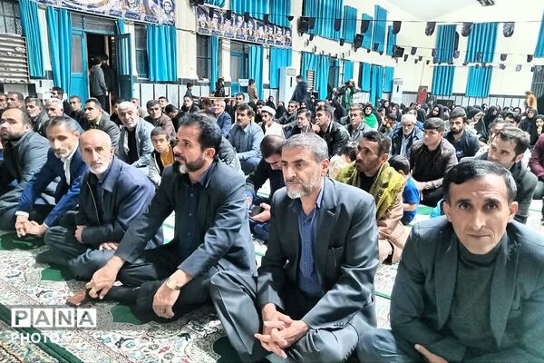 صحنه ای از عشق و ارادت مردم دیشموک به رهبر انقلاب