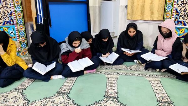 محفل انس با قرآن در دبیرستان نمونه دولتی حضرت زینب (س)