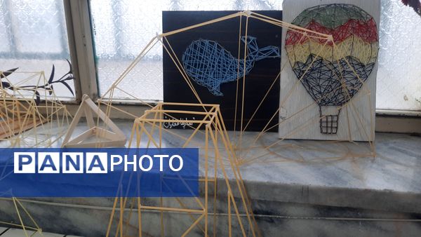 نمایشگاه دست‌سازهای دانش‌آموزان دبیرستان فرهنگیان ناحیه ۷ مشهد 