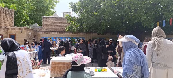 برپایی بازارچه کسب و کار در دبستان غیردولتی مهرو ماه آشخانه 