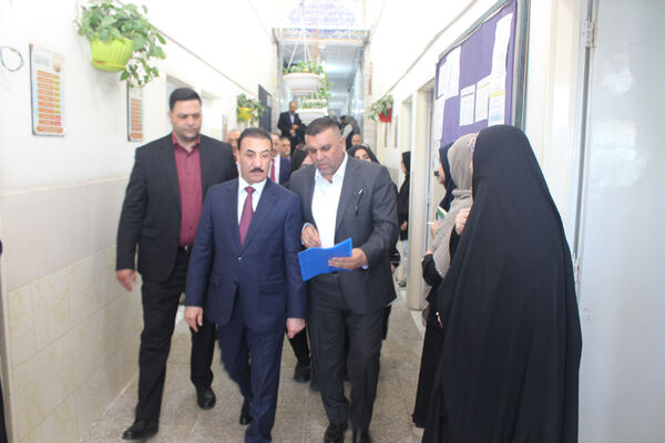 بازدید وزیر آموزش و پرورش عراق از یک مدرسه در قم
