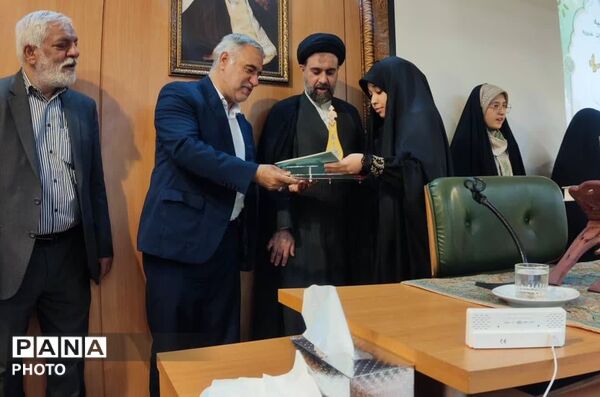 تجلیل از برگزیدگان مسابقات قرآنی غدیریه