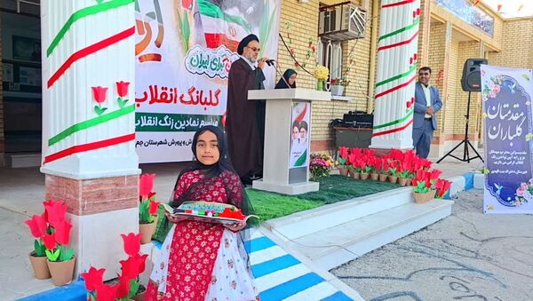 وقتی مدرسه صحنه انقلاب شد؛ زنگی که با سرود و افتخار نواخته شد