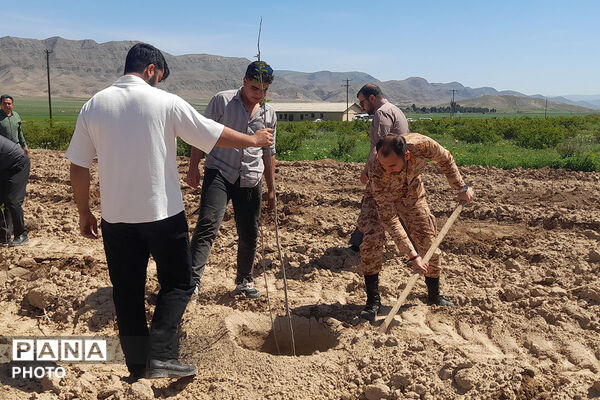 آیین نهال‌کاری روز زمین پاک در هنرستان کشاورزی سملقان