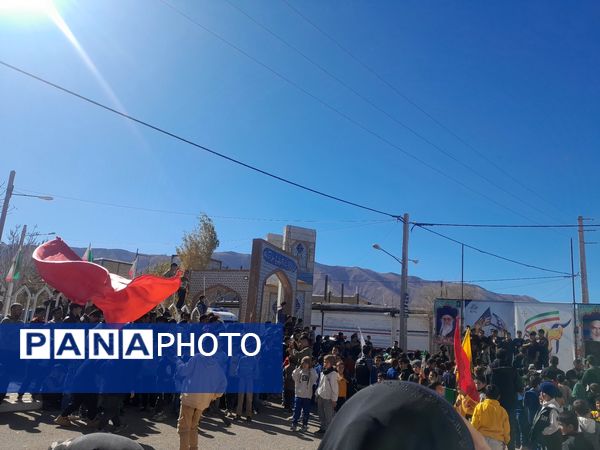 حضور پرشور و حماسه‌آفرین دانش‌آموزان نسر در راهپیمایی یوم‌الله ۱۳ آبان