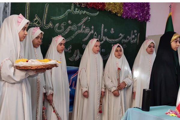 افتتاحیه جشنواره فرهنگی هنری ماها در دبستان قدر بهارستان۲
