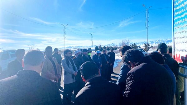 غبارروبی گلزار شهدای گمنام شهرستان باخرز