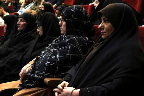 اجتماع بسیجیان شهرستان قدس در سالن باغ ملی