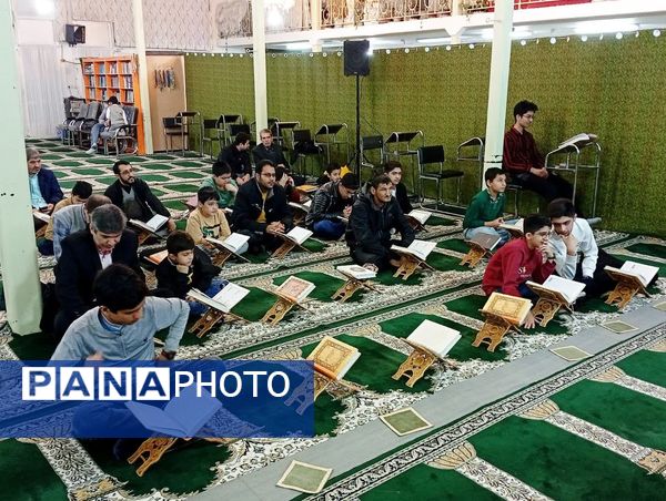 محفل انس با قرآن به مناسبت دهه فجر در کاشمر 