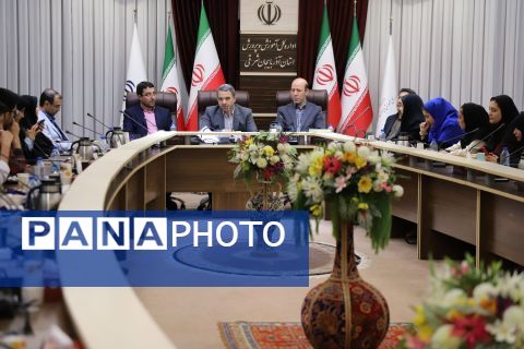 دیدار معاون وزیر آموزش و پرورش با تشکل‌های دانش‌آموزی در تبریز