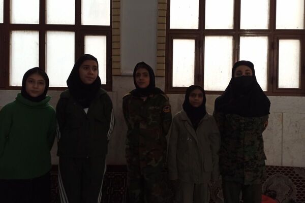 مدرسه شهید لطفی بهارستان‌دو میزبان جشن دهه فجر 