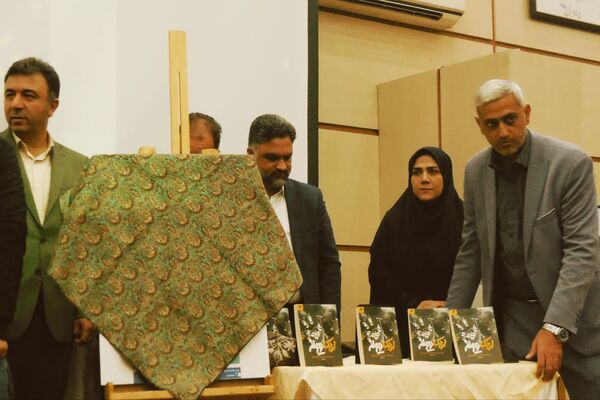 اختتامیه هفته پژوهش شهرداری نصیرشهر با رونمایی از کتاب «اردک دیوانه»  