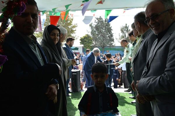 برگزاری جشن شکوفه‌های کلاس اولی دربهارستان‌دو